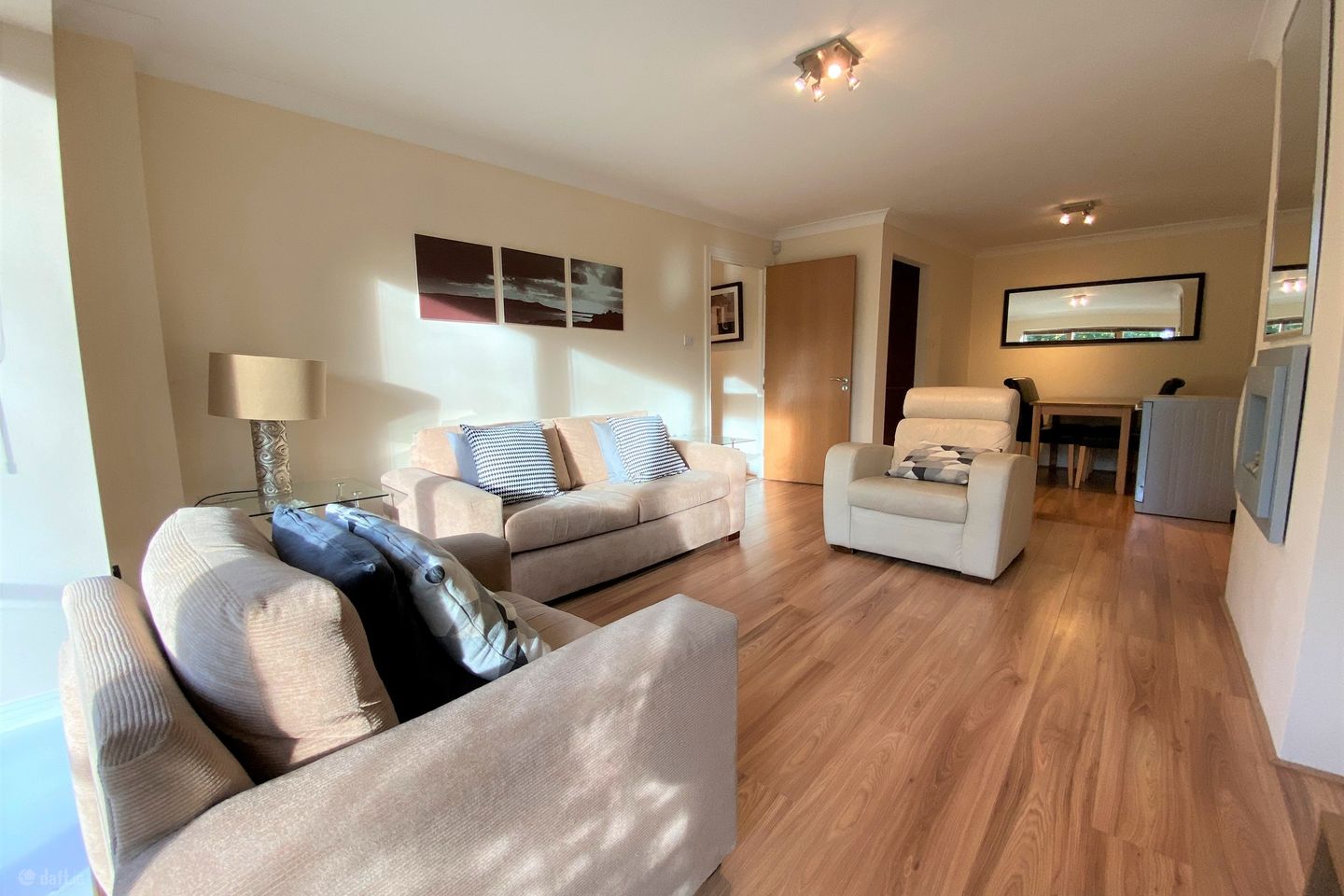 SHORT LET 3 - 5 MONTHS ONLY - The Oaks, Rockfield, Beside Balally LUAS, Dundrum, Dublin 16 — photo 1