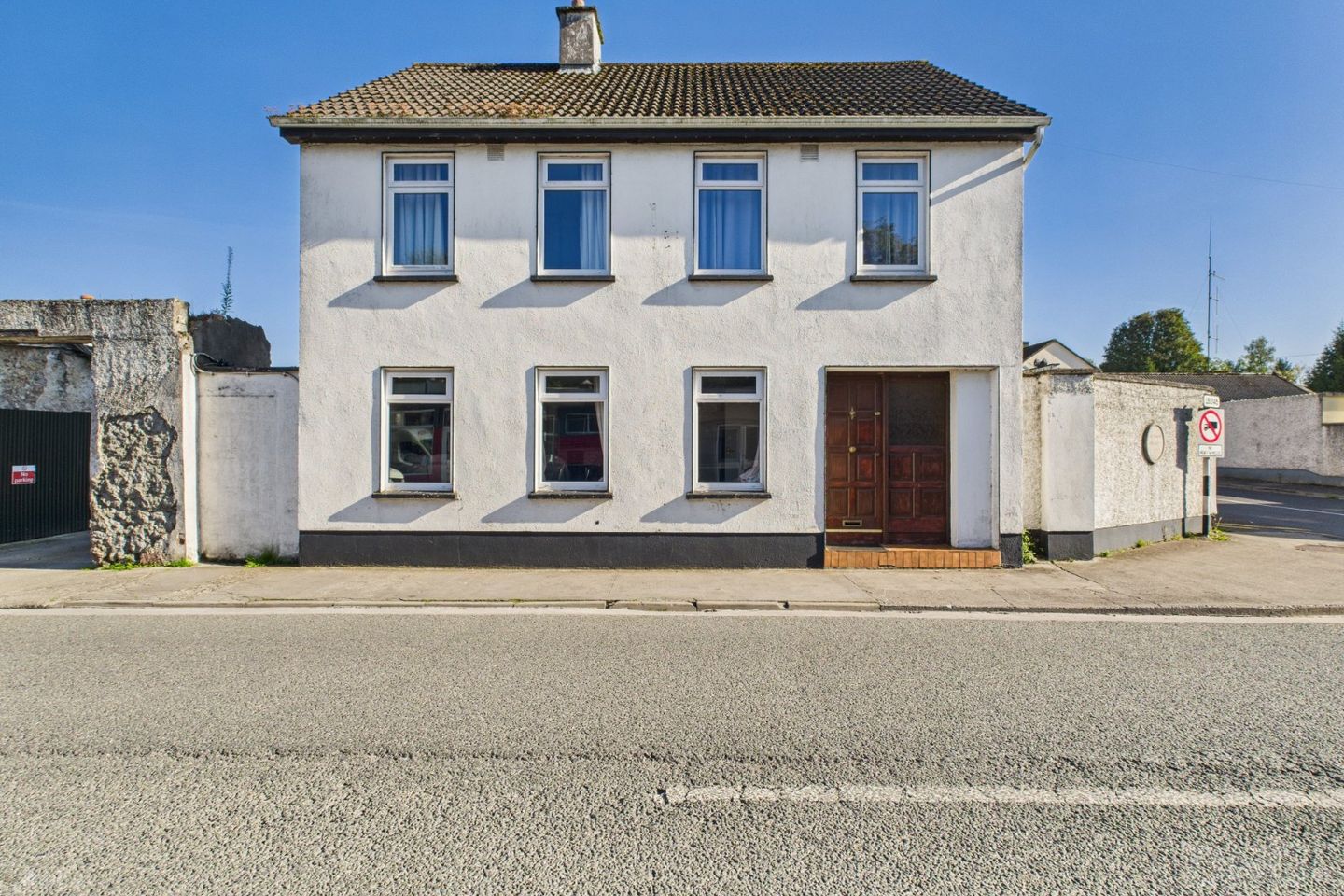 Tayside, River Street, Clara, Co. Offaly, R35YR02 — photo 1