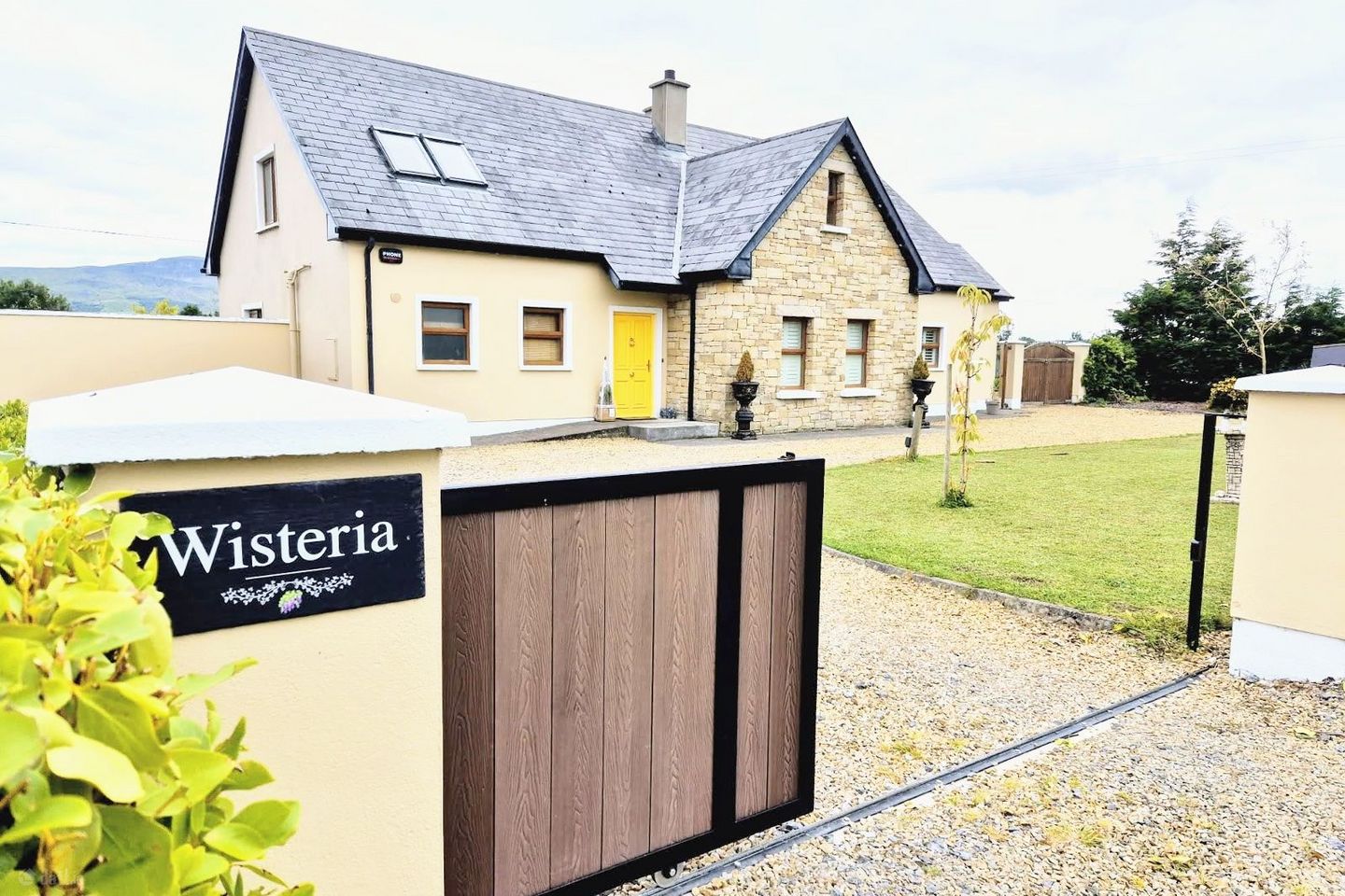 Wisteria, Ardfarna, Bundoran, Co. Donegal, F94D799 — photo 1