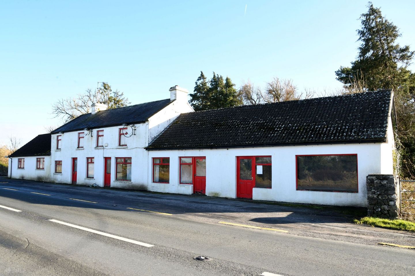 Derreen Inn, Abbeyknockmoy, Co. Galway, H54FA39 — photo 1