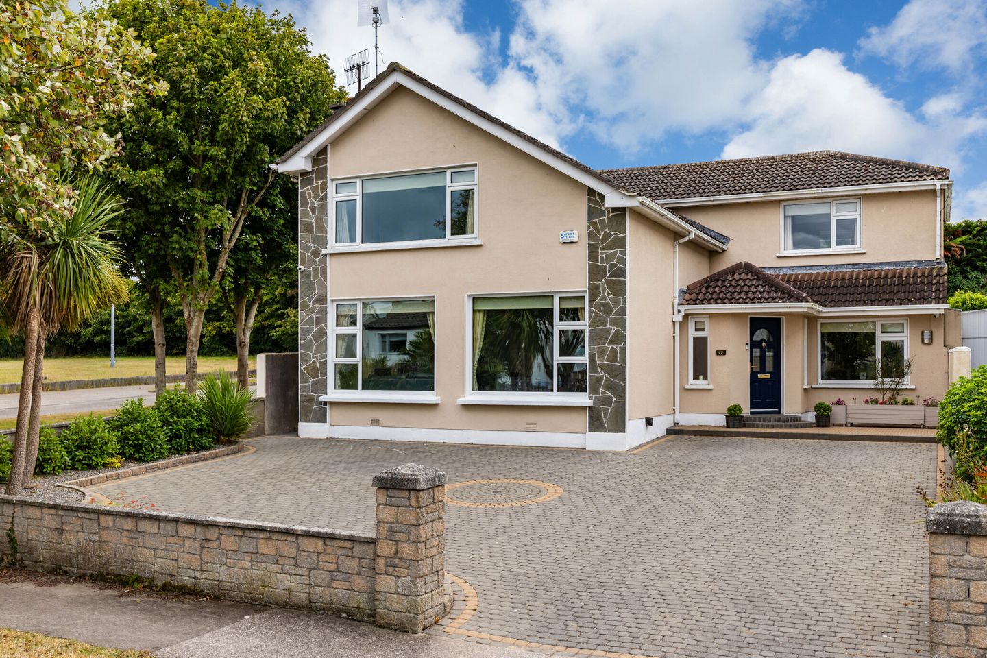 27 Thormanby Lawns, Howth, Co. Dublin, D13FX20 — photo 1