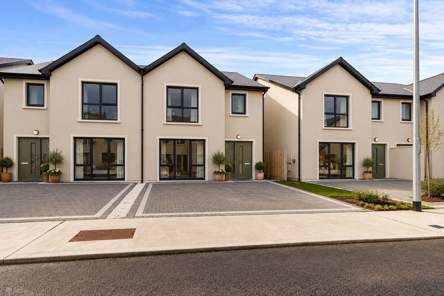 3 Bed Semi-Detached, Bruach Abhainn, Mogeely, Co. Cork — photo 1