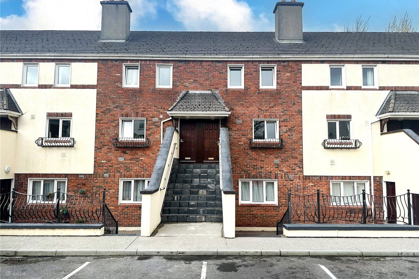19 Glenmore, College Road, Galway City Centre, Galway., H91X5X8 — photo 1