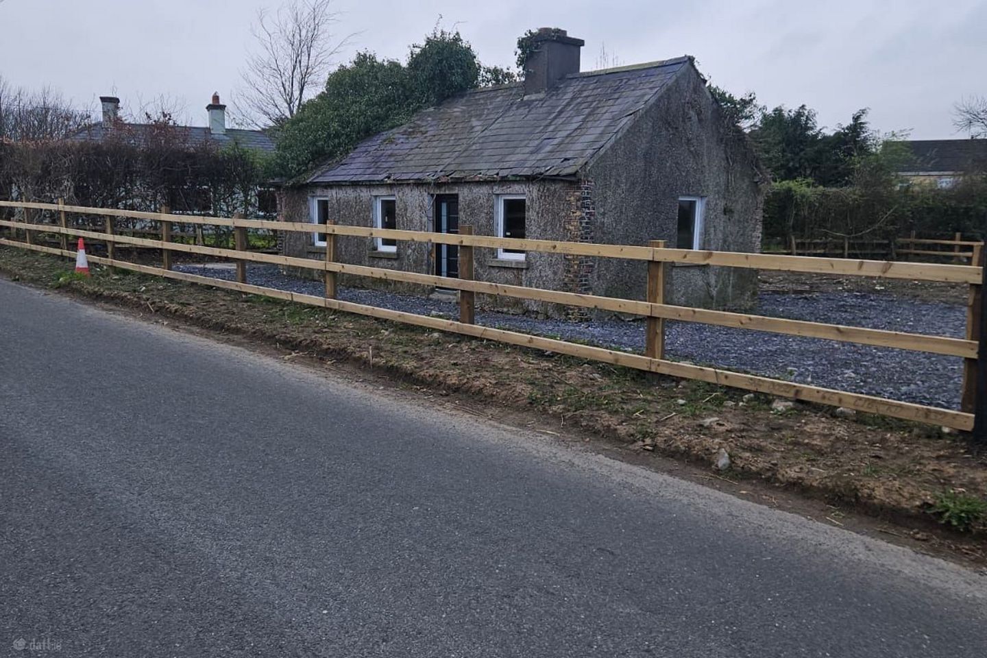 Cottage on c. 0.25 Acre at Carlow Road, Ballylynan, Co. Laois — photo 1