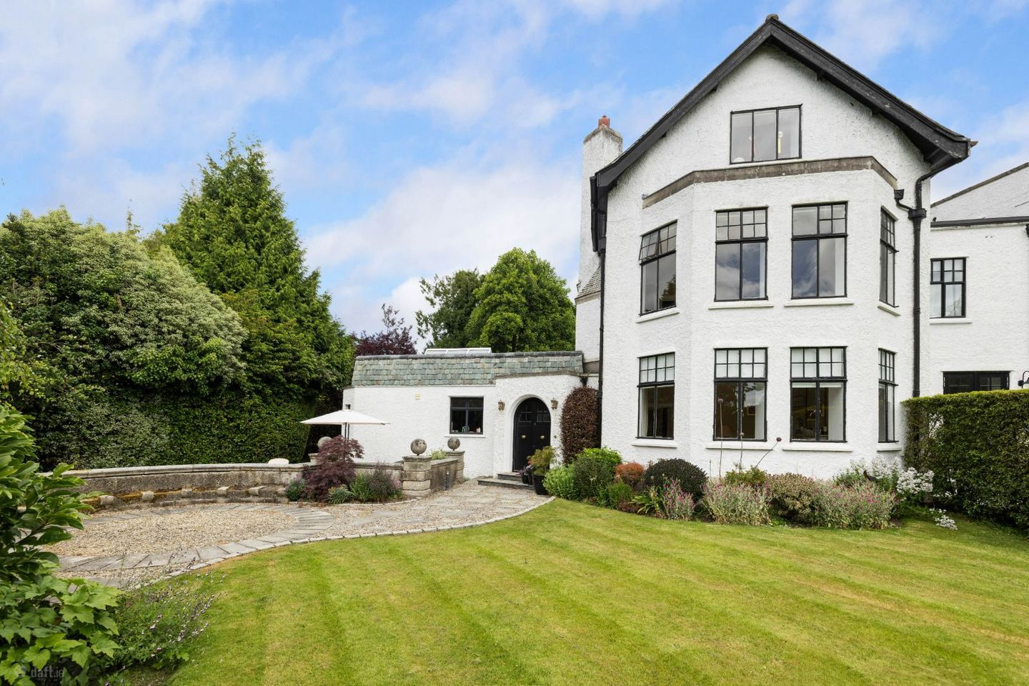 Kilteragh House, 6 Kilteragh Pines, Foxrock, Dublin 18, D18K8Y2 — photo 1