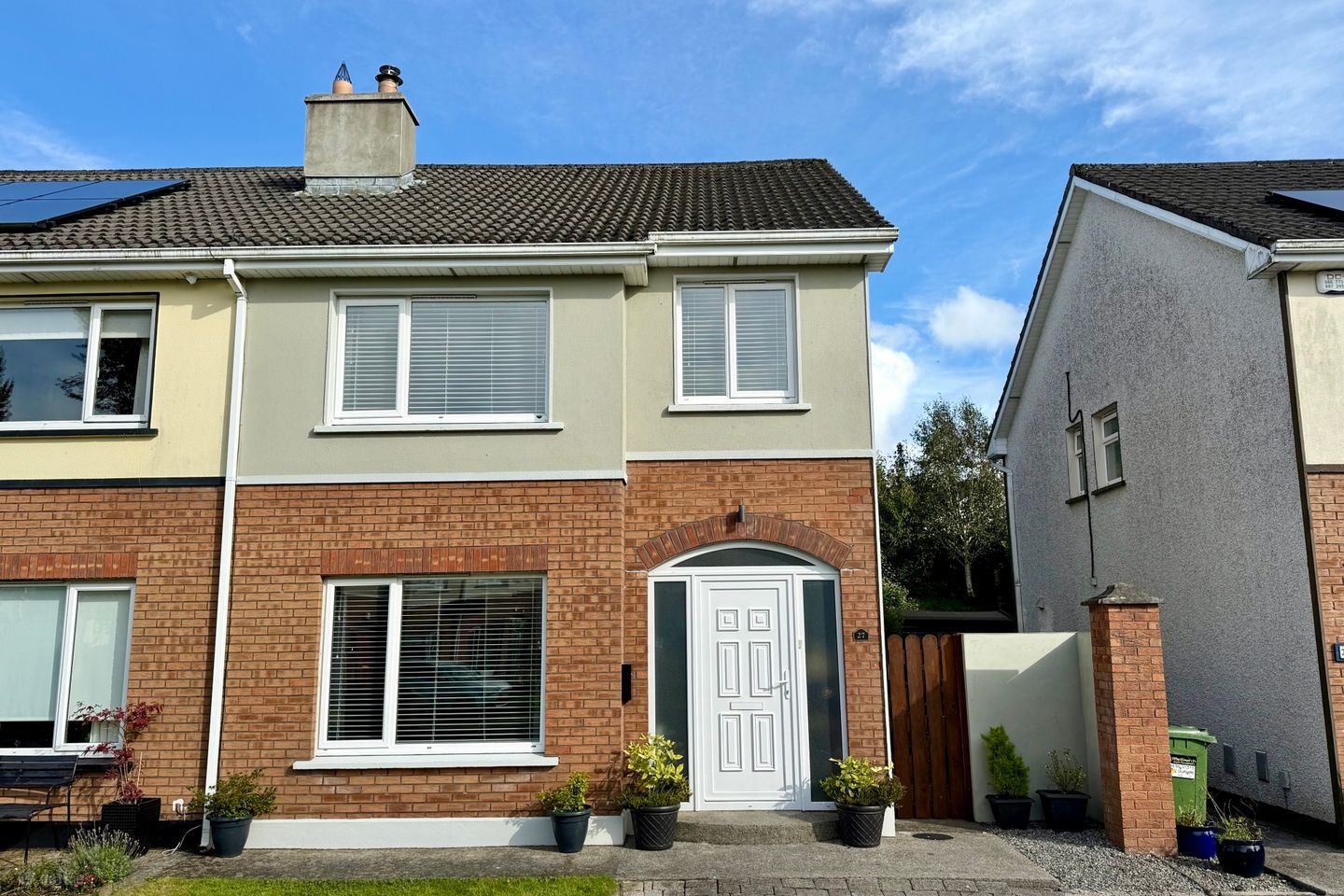27 Lakeview, Castlebar, Co. Mayo, F23 A243 — photo 1