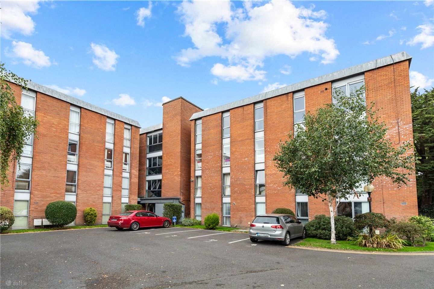 15 Merrion Court, Ailesbury Road, Ballsbridge, Dublin 4, D04P9W8 — photo 1