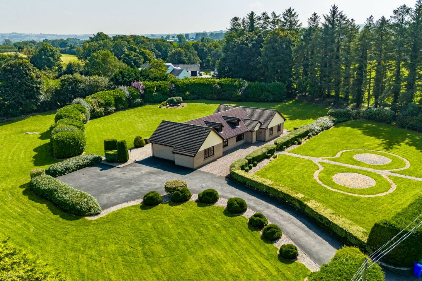 HOUSE & SURROUNDING GROUNDS 