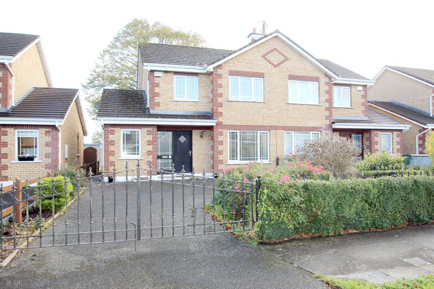 15 Oakfield, Tullamore, Tullamore, Co. Offaly, R35EY26 — photo 1