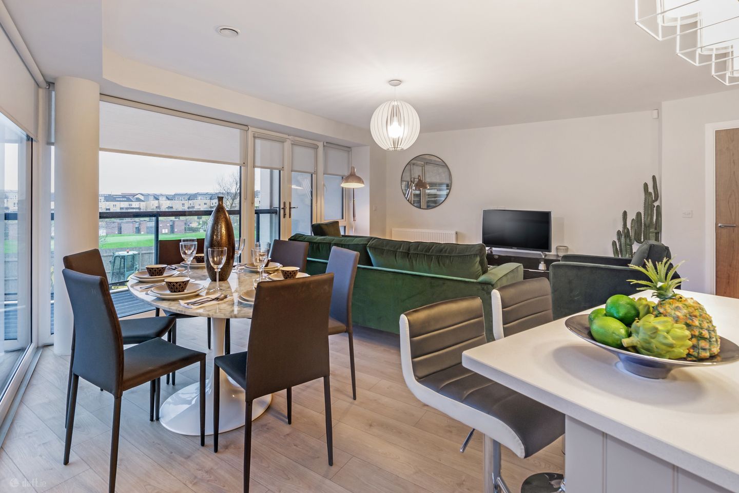 Leona Apartments