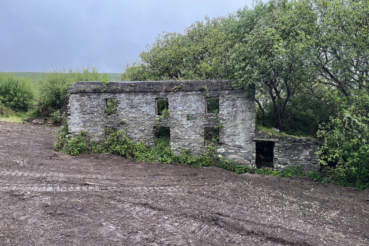 Ref 1063 - Site at Killoluaig, Portmagee, Co. Kerry — photo 1