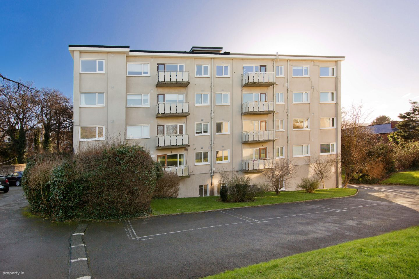 10 Hibernia, De Vesci Court, Monkstown, Co Dublin, A96 F292 — photo 1