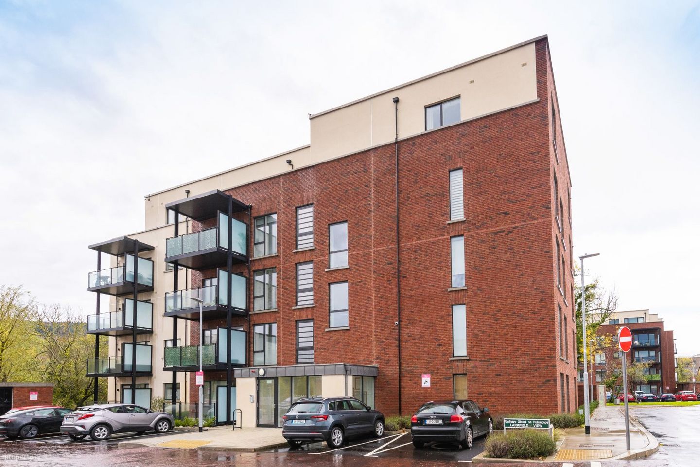 Apartment 20, Whitebeam Hall, Leopardstown, Dublin 18 — photo 1