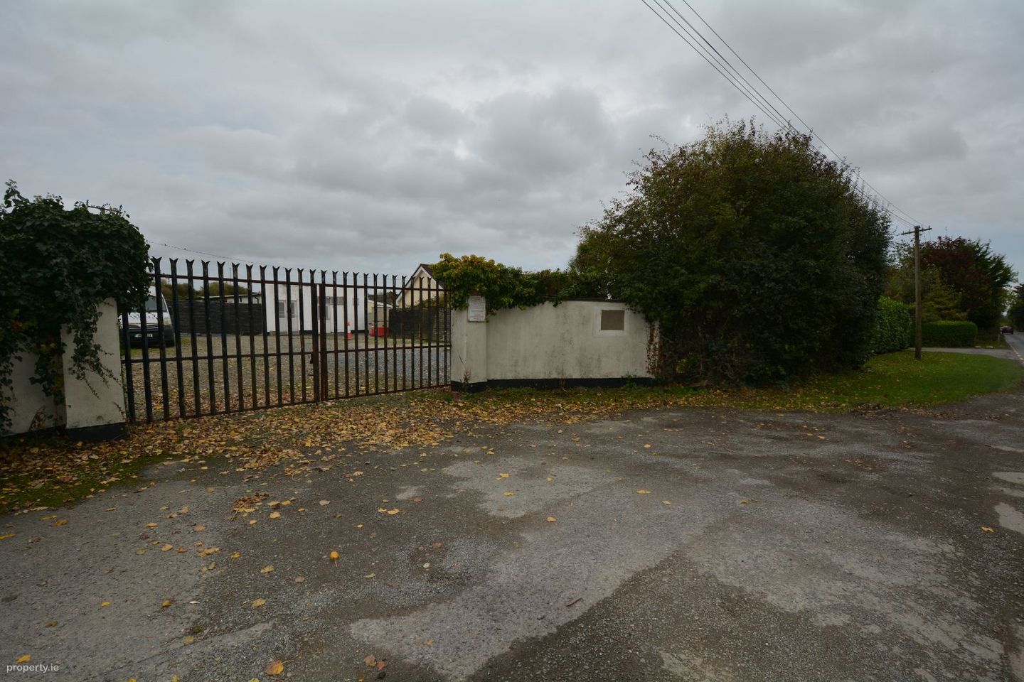 Yard and Office ,Hill Of Rath, Tullyallen, Co Louth., Tullyallen, Co. Louth — photo 1
