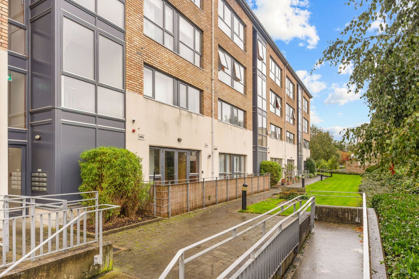 12 Corrig Hall, Ticknock Hill, Sandyford, Dublin 18, D18EF68 — photo 1