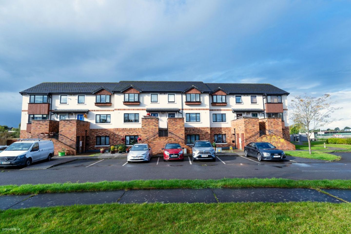 25 Macregol Cuirt, Birr, Birr, Co. Offaly, R42NY26 — photo 1