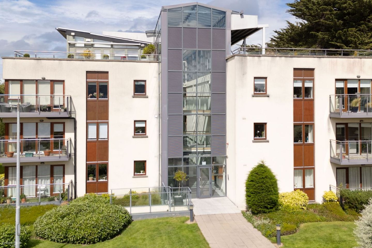 Apartment 2, Kelston Hall, Foxrock, Dublin 18, D18T025 — photo 1
