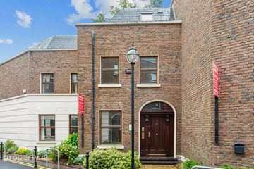 7 Windsor Place, Pembroke Street Lower, Dublin 2, D02XA02