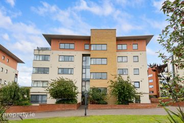 33 The Oval, Tullyvale, Cabinteely, Dublin 18, D18 WC04