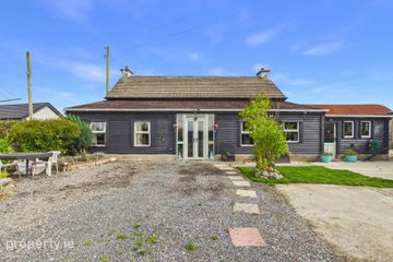 The Old Farmhouse, Annagharvey, Tullamore, Co Offaly, R35EA00 — photo 2
