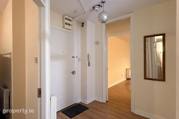 Apartment 7, Friary Close, Cook Street, Christchurch, Dublin 8 — photo 3