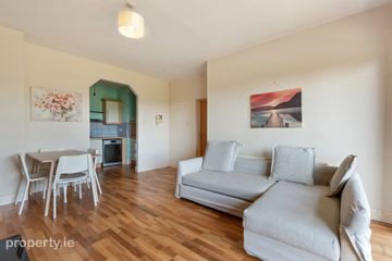 108 East Courtyard, Tullyvale, Cabinteely, Dublin 18, D18 RR80 — photo 3