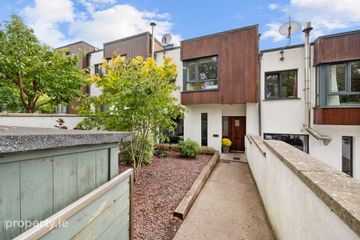 8 The Courtyard, Woodville, Glanmire, Cork, T45 FX01