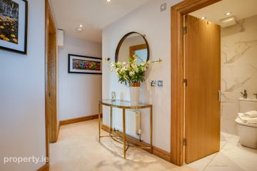 2 Bedroom Apartment, O'Callaghan Court , Erne Street Upper, Dublin2 , Dublin 2 — photo 3