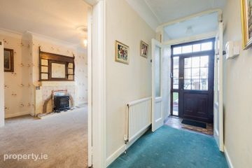 102 Calderwood Road, Drumcondra, Dublin 9, D09P0A8 — photo 2