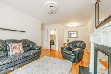 Apartment, The Lansdowne Block, Pembroke Square, Grand Canal Dock, Dublin 4 — photo 2