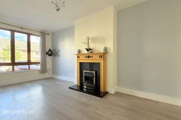 12 Belarmine Way, Dublin 18, Stepaside, Dublin 18 — photo 2