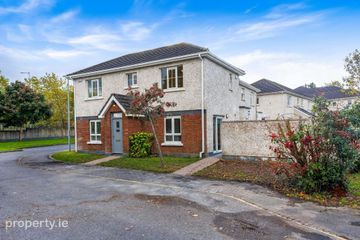 33 Bishops Orchard, Tyrrelstown, Dublin 15, D15 V0P6 — photo 2