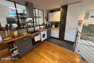 4th Floor Apartment, Parliament Street, Temple Bar, Dublin 2 — photo 2