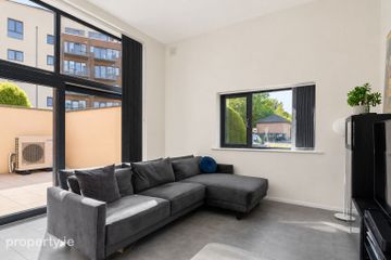 91 The Crescent, Carrickmines Manor, Carrickmines, Dublin 18, D18FR63 — photo 3