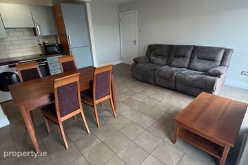 2 Bed Apartment, Smithfield Loft, Smithfield, Dublin 7 — photo 2