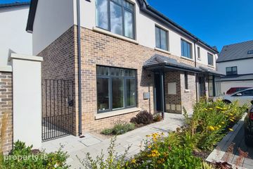 16 Woodward Heath, Dublin 18, Leopardstown, Dublin 18