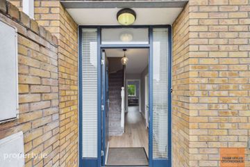 8 Fernleigh Court, Carpenterstown, Dublin 15, D15A9TP — photo 2