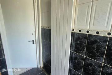 Self contained studio room to let - Finglas South Area, Finglas, Dublin 11 — photo 2