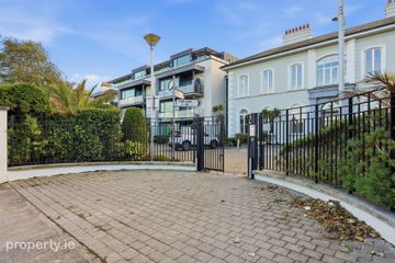 Apartment 15, Saint Lawrence Building, Harbour Road, Howth, Dublin 13, D13TH27 — photo 2