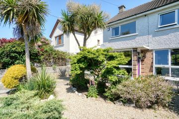4 Foxrock Avenue, Foxrock, Dublin 18, D18R2H4 — photo 2