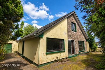 FINAL OFFERS  FRIDAY 9 OCTOBER AT 5PM CURRENT OFFER 175,000 All interested parties are invited to submit their best and final offer to Nigel Dineen  Martin Finn Auctioneers by 500pm on Friday, 9 October 2026.Loghaphuill, Castlebar, Belcarra, Co. Mayo, F23DY94