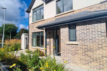 16 Woodward Heath, Dublin 18, Leopardstown, Dublin 18 — photo 3