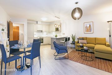 Leona Apartments