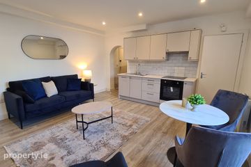 Front Garden Flat, 1 Trafalgar terrace, Monkstown, Co. Dublin — photo 2