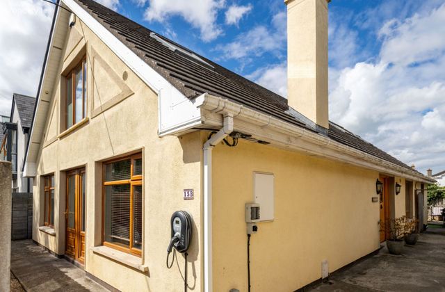15b Saint Fintan's Villas, Deansgrange, Blackrock, Co. Dublin - Click to view photos