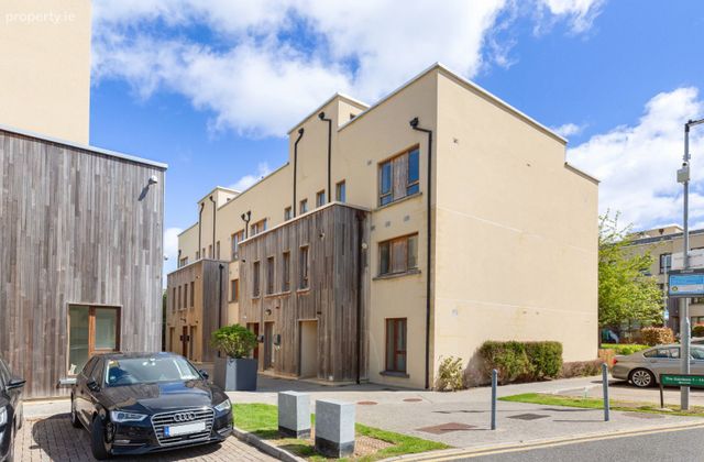 13 The Gardens, Carrickmines Manor, Carrickmines, Dublin 18 - Click to view photos