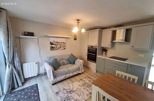 Rosemary Lodge, Norwood Grove, Cobh, Co. Cork - Click to view photos