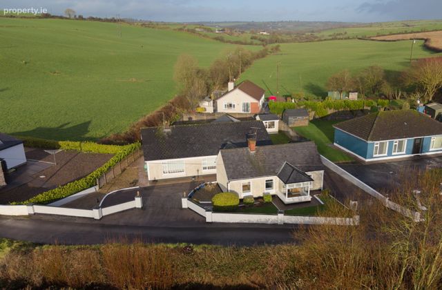 Woodlands Clogheen, Blarney, Co. Cork - Click to view photos
