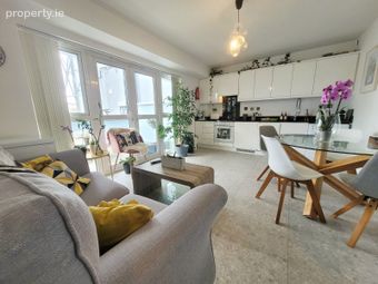4 Cuirt Na Tra, 204 Upper Salthill, Galway City Centre, Co. Galway