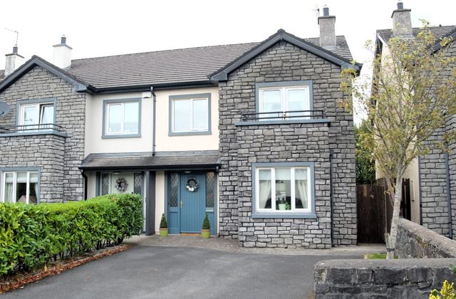 3 Carraig M&oacute;r, Caheronaun, Loughrea, Co. Galway - Click to view photos